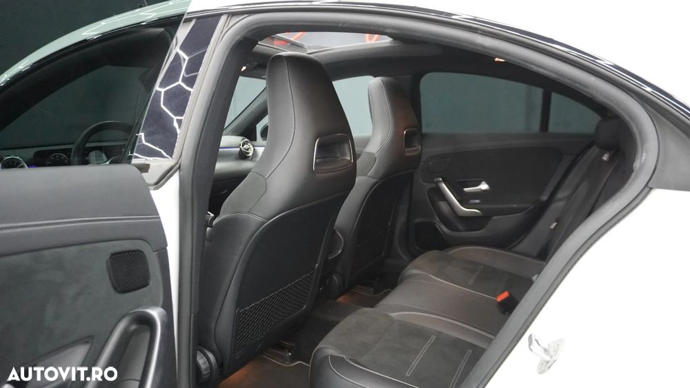 Mercedes-Benz CLA 200 7G-DCT AMG Line - 14