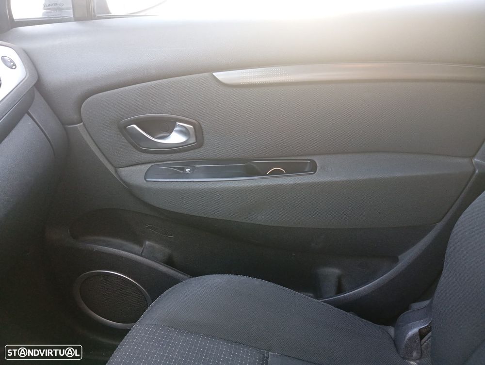 Renault Scénic 1.5 dCi Dynamique S - 10