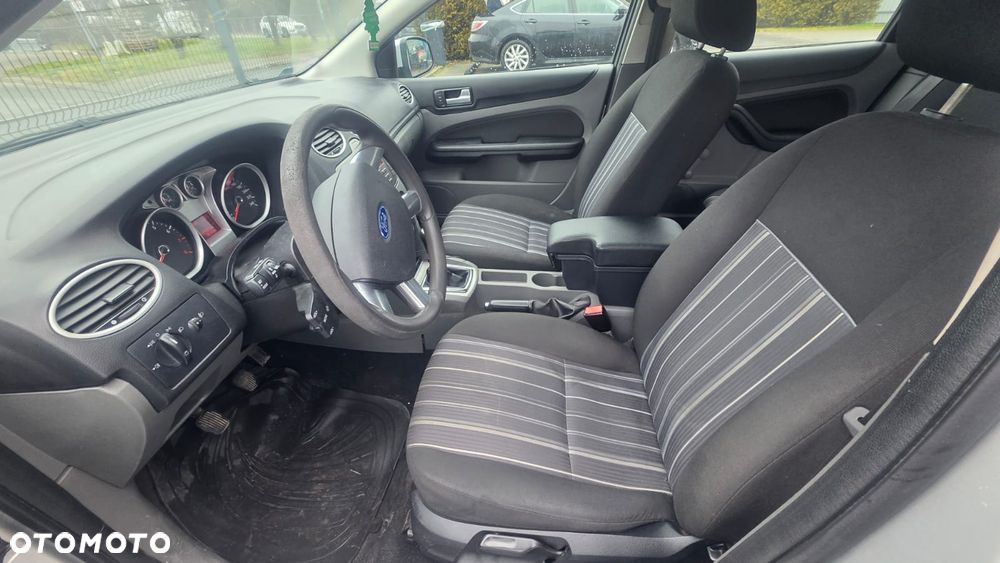 Ford Focus 1.6 Ambiente - 10