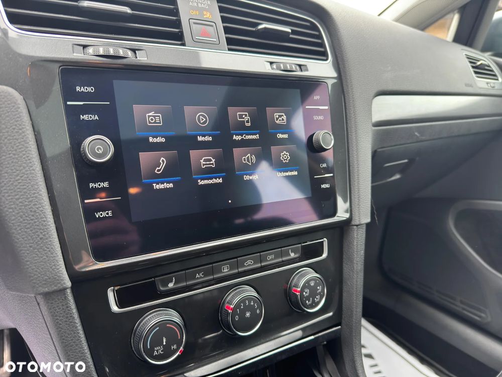 Volkswagen Golf - 28