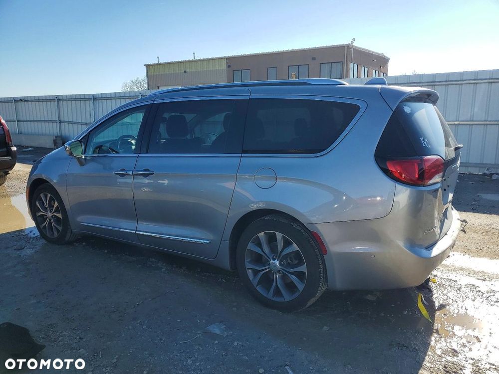 Chrysler Pacifica - 3