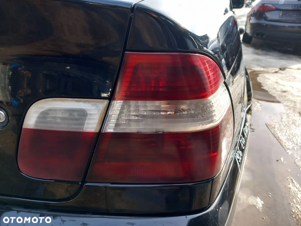 BMW E46 LIFT LAMPA PRAWA TYLNA PRAWY TYŁ W BŁOTNIK SEDAN - 1