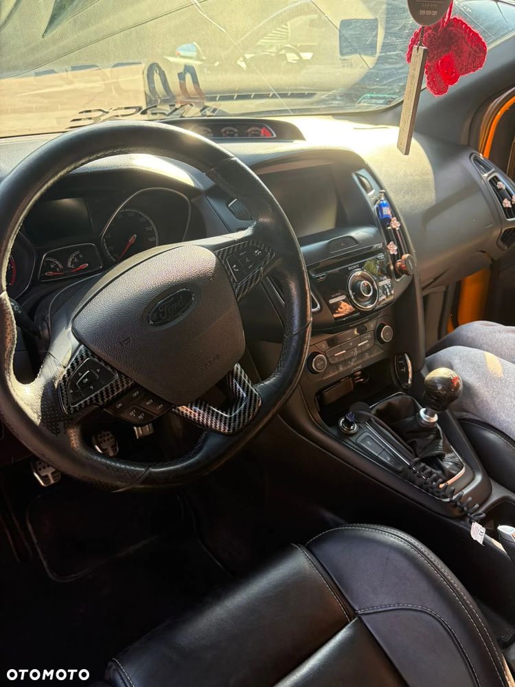 Ford Focus 2.0 EcoBoost ST - 9