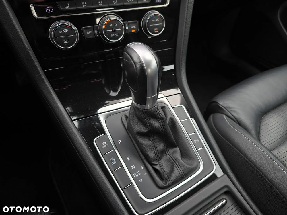 Volkswagen Golf 2.0 TDI SCR DSG Highline - 19