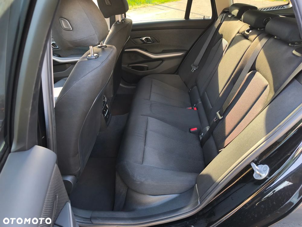 BMW Seria 3 318i Advantage - 32