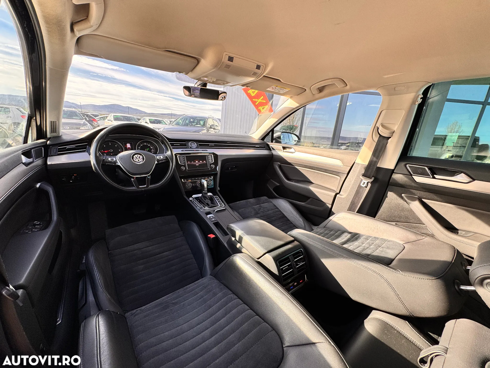 Volkswagen Passat Variant 2.0 TDI DSG 4Motion Highline - 24