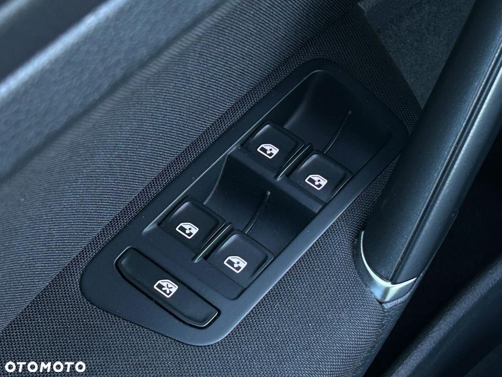 Volkswagen Golf 1.4 TSI BMT Comfortline DSG - 19