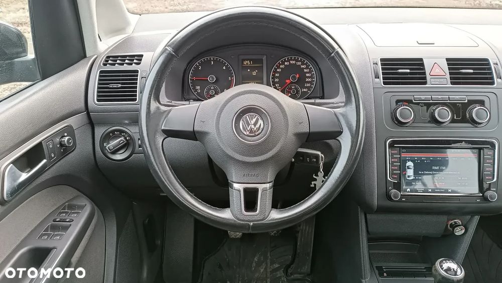 Volkswagen Touran - 16