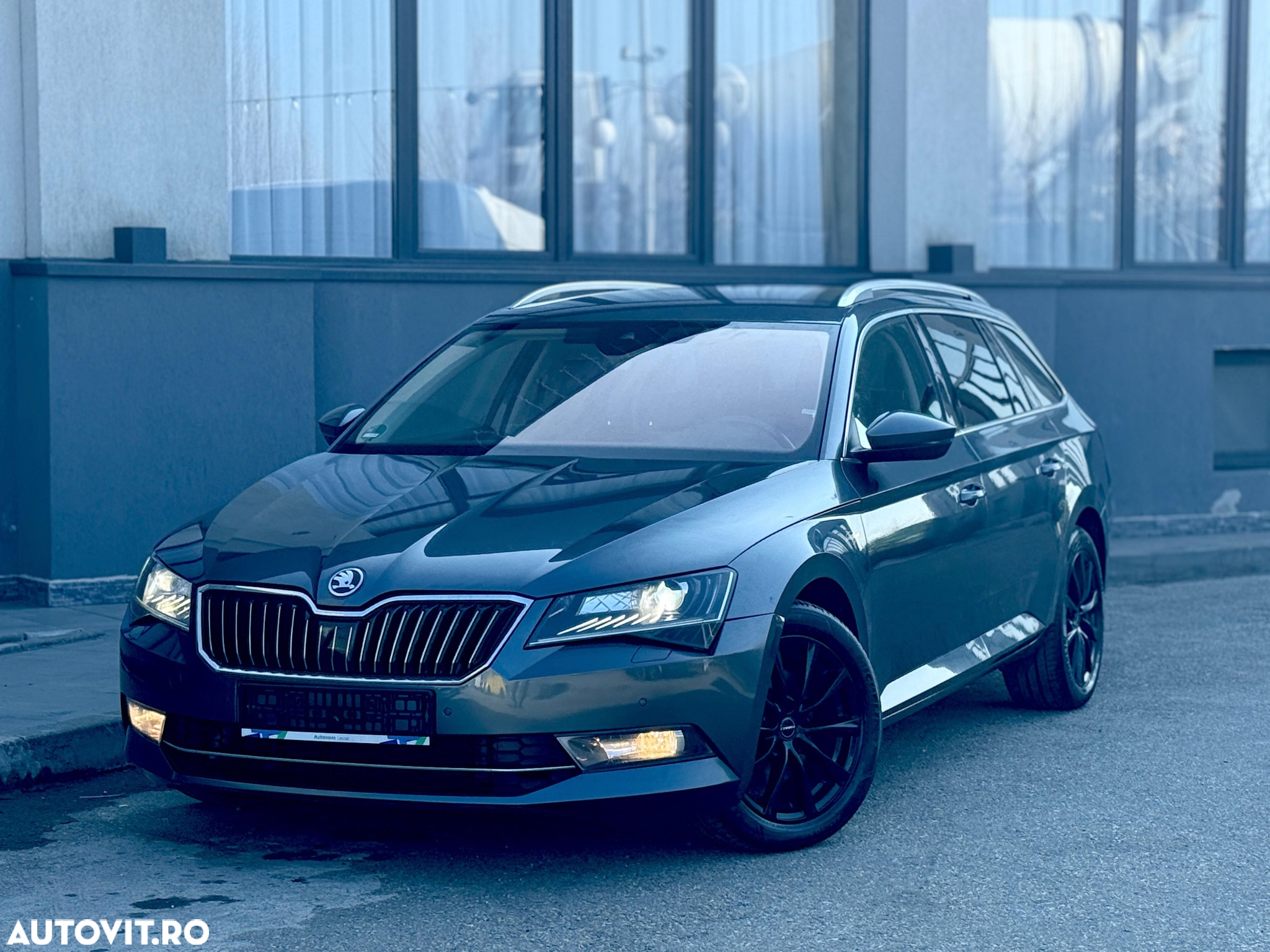 Skoda Superb 2.0 TDI DSG 4X4 Laurin & Klement - 12