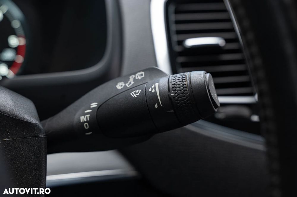 Volvo XC 90 D5 AWD Geartronic Momentum - 23