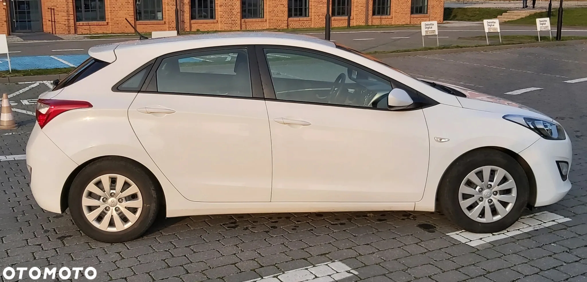 Hyundai i30 1.4 CRDi Comfort - 4