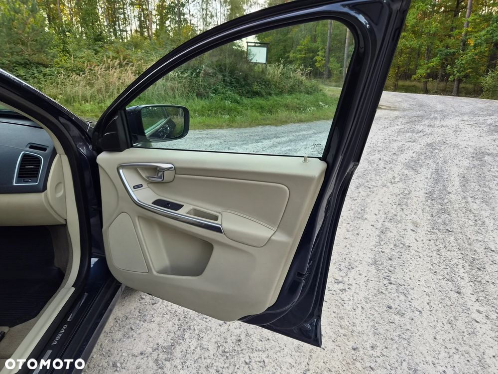Volvo XC 60 2.4D AWD Momentum - 26