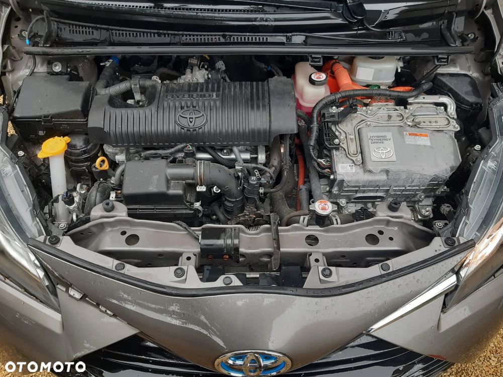 Toyota Yaris Hybrid 100 Premium - 13