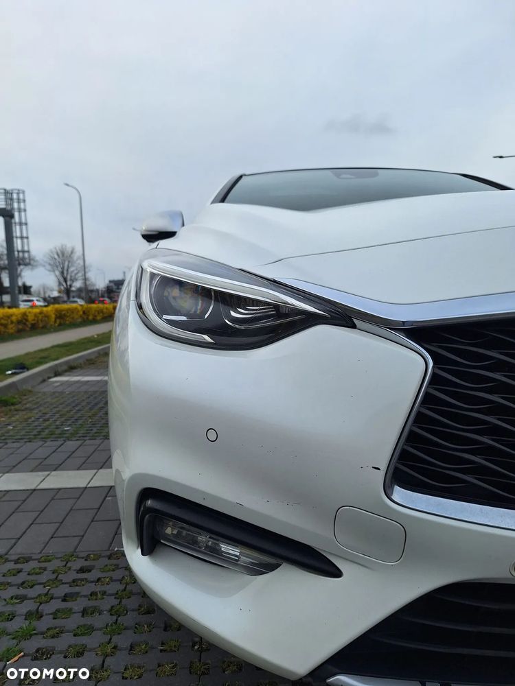 Infiniti Q30 1.6t Premium 7DCT - 6