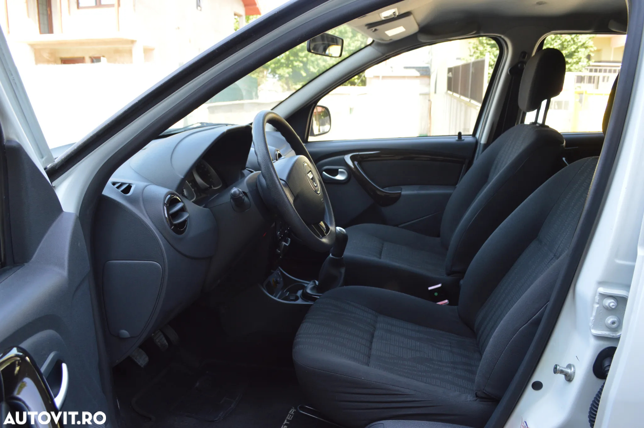 Dacia Duster 1.6 4x2 Laureate - 16