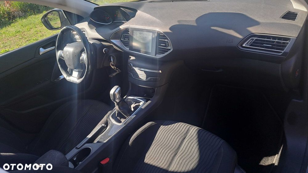 Peugeot 308 - 8