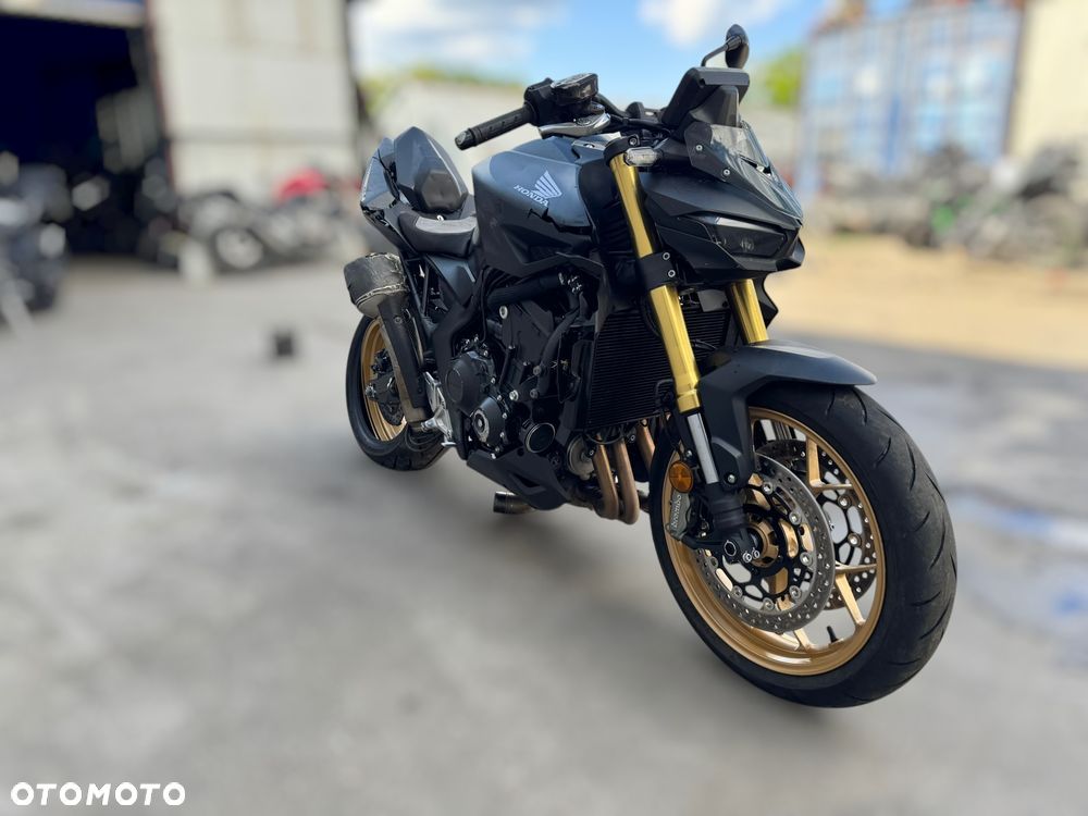 Honda CB - 1