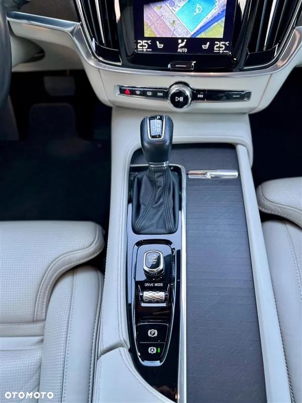 Volvo V90 Cross Country - 16