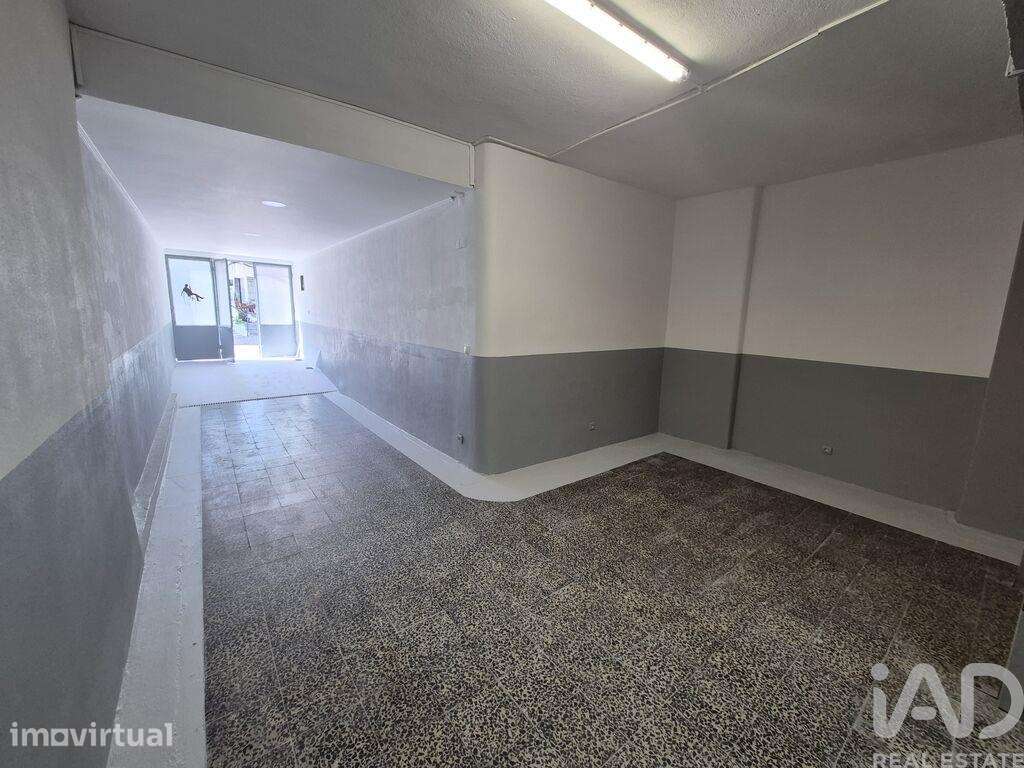 Prédio em Amora - Grande imagem: 2/10