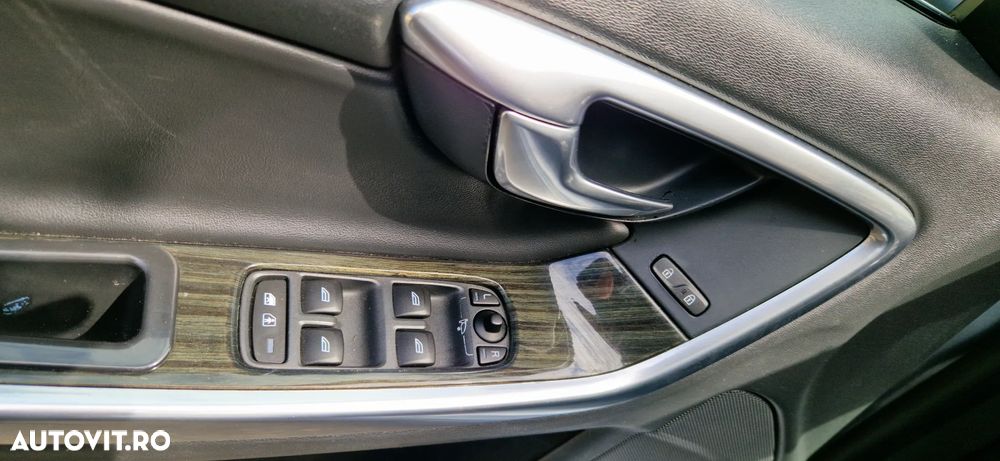 Volvo V60 D6 Plug-In-Hybrid AWD Geartronic Summum - 24