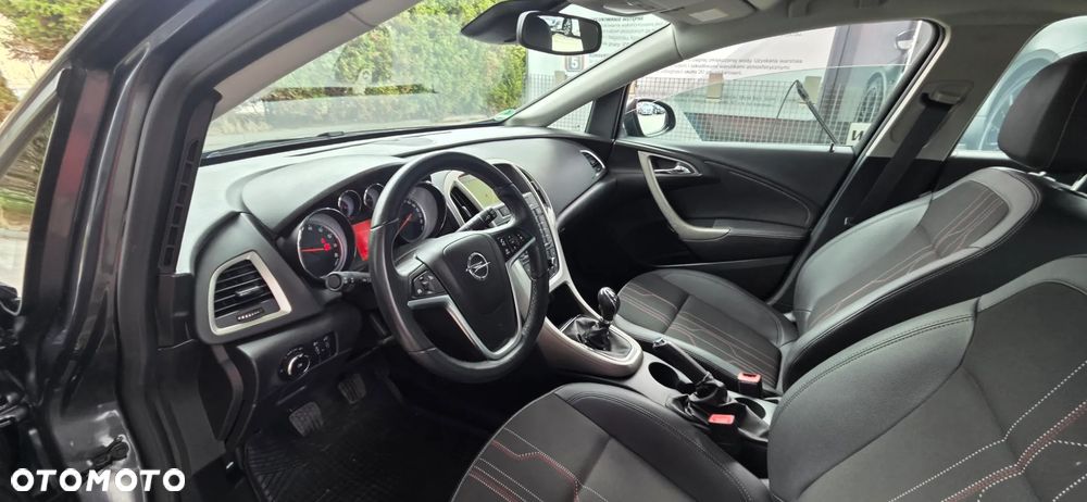 Opel Astra 1.4 Turbo 150 Jahre - 32