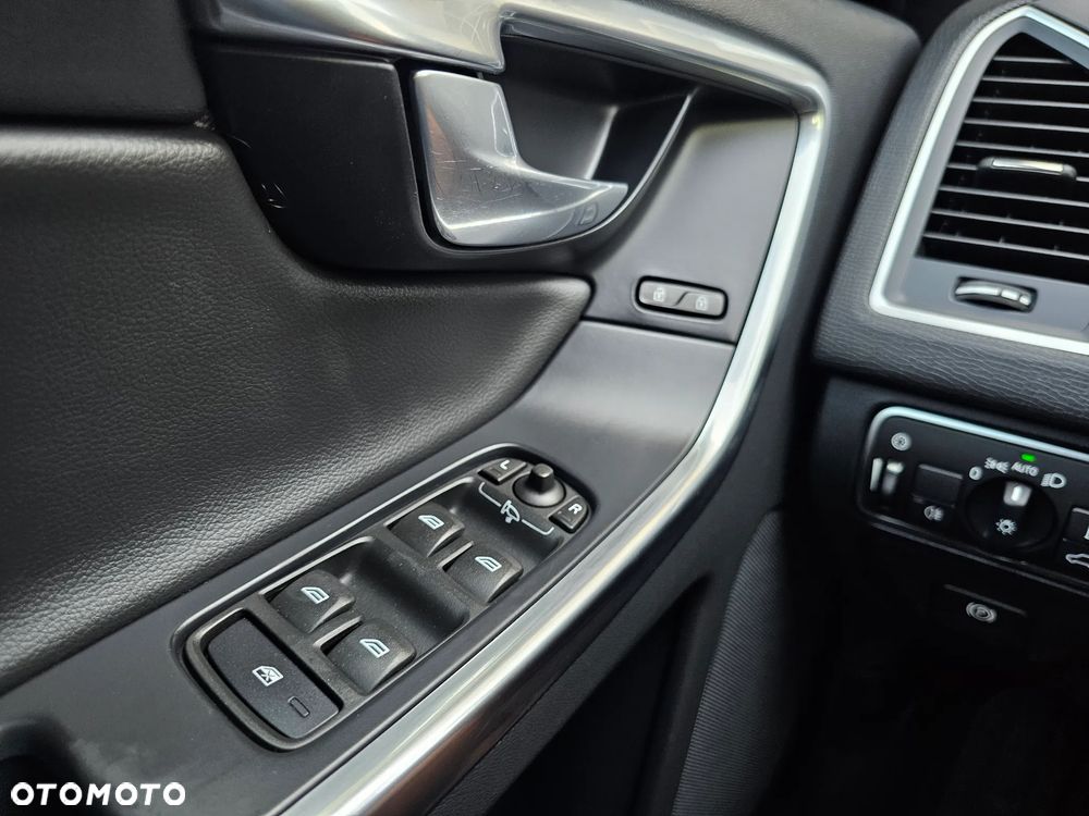 Volvo XC 60 D4 Momentum - 29