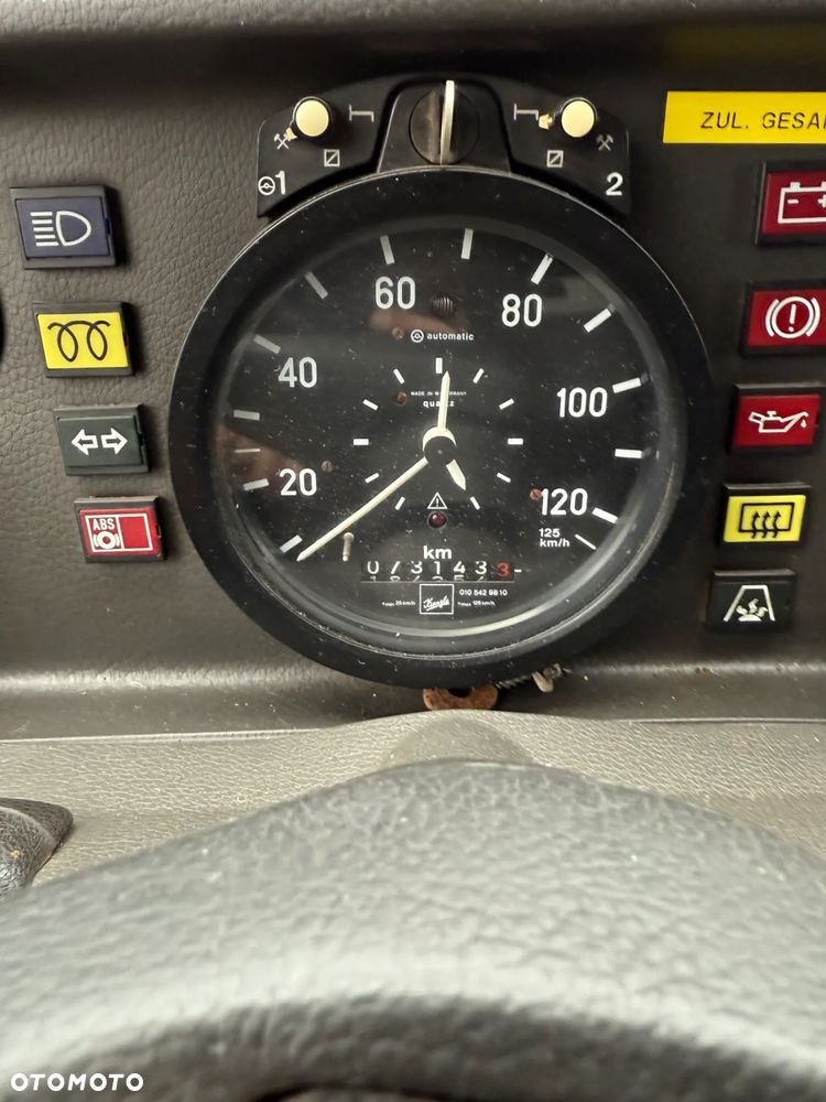 Mercedes-Benz 410 - 6