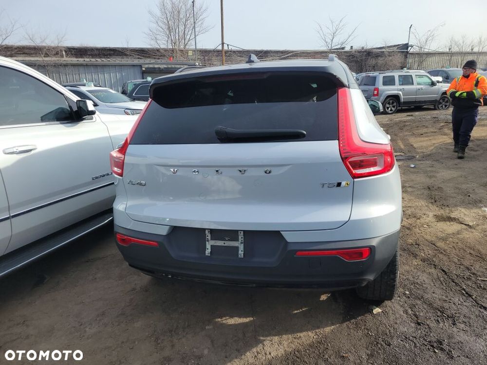 Volvo XC 40 T5 AWD Geartronic R-Design - 3