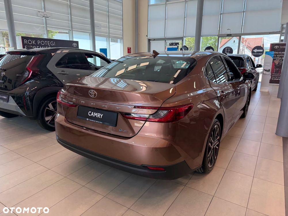 Toyota Camry - 6