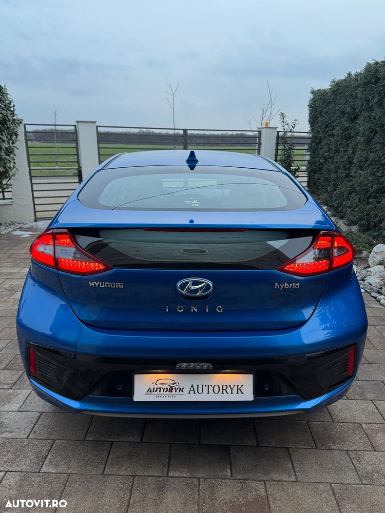 Hyundai IONIQ - 3