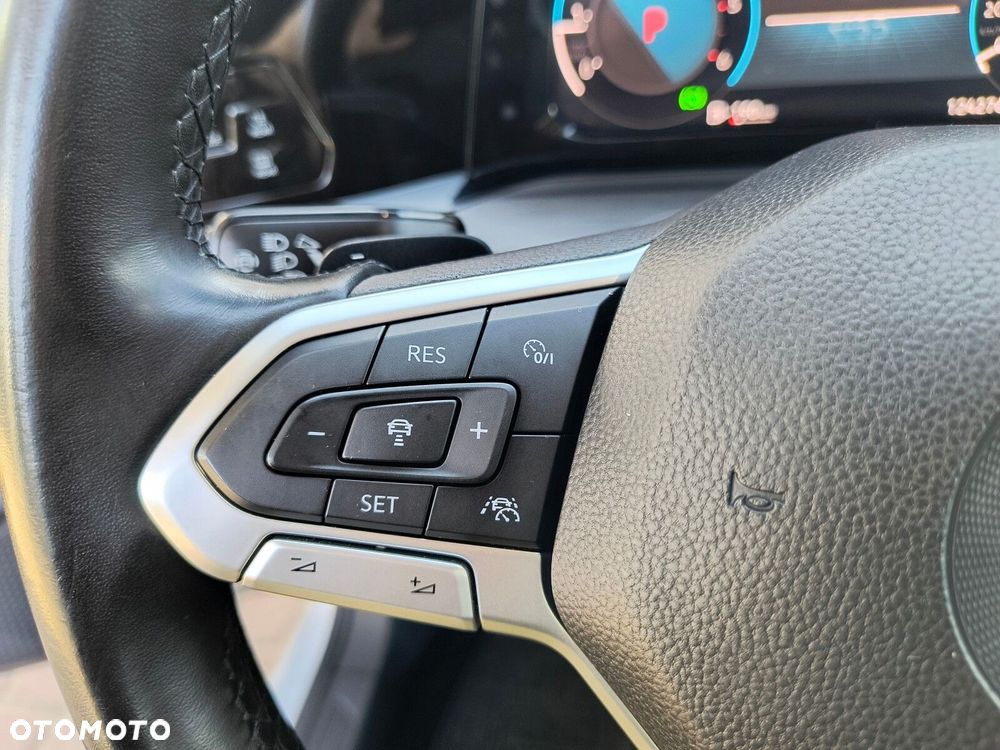 Volkswagen Golf - 21