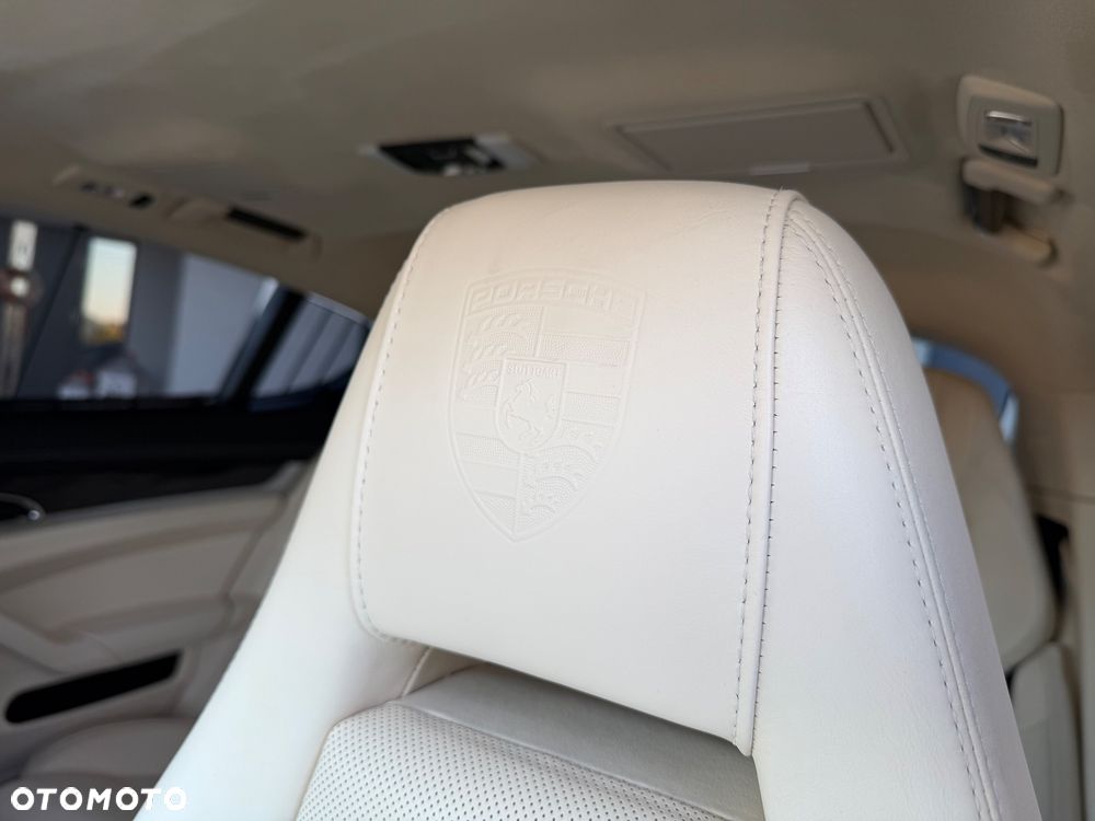 Porsche Panamera Turbo Executive - 21