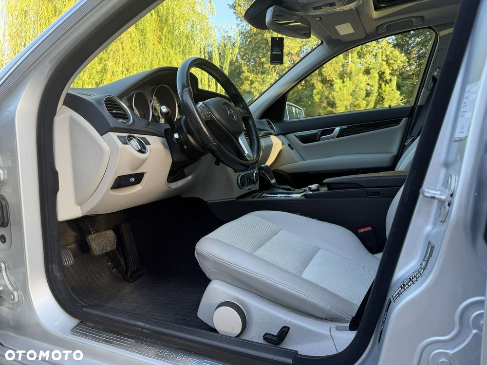 Mercedes-Benz Klasa C 250 CDI DPF 4Matic 7G-TRONIC BlueEFFICIENCY Avantgarde - 13