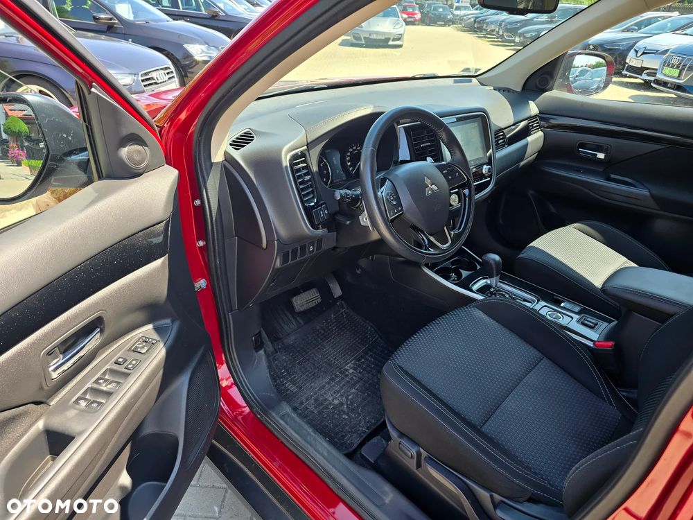 Mitsubishi Outlander - 8