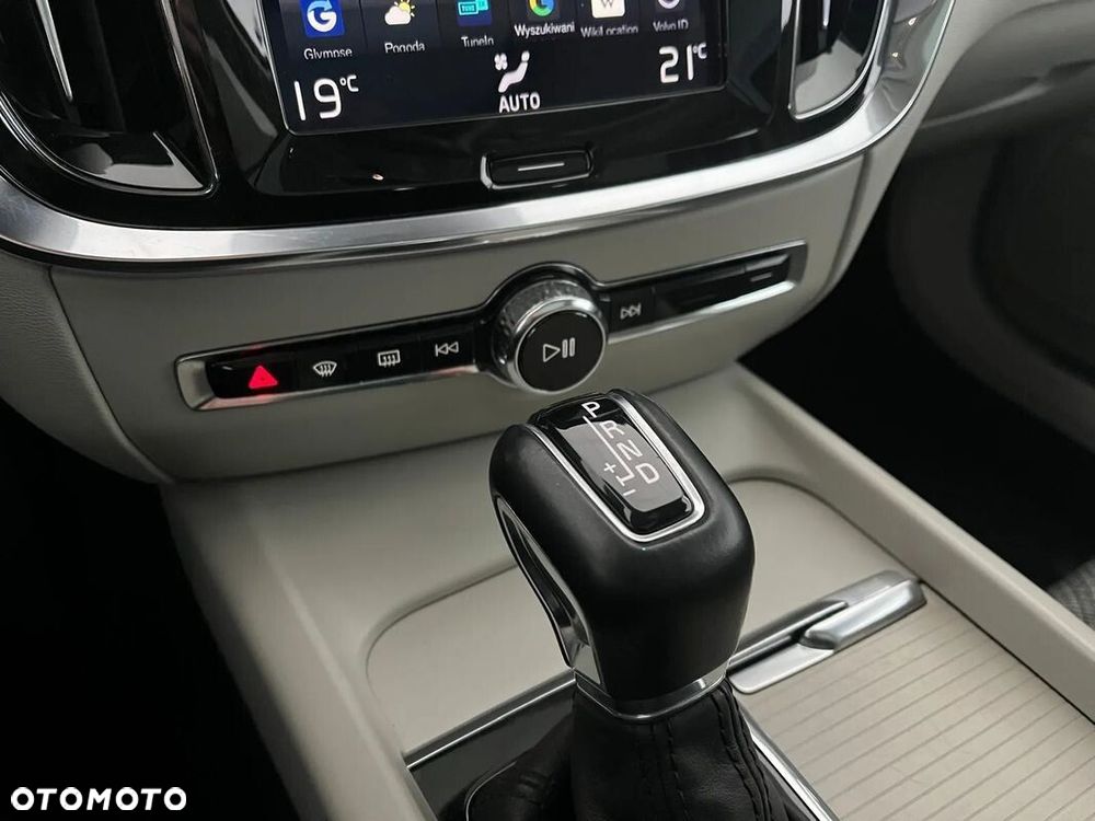 Volvo V60 D4 Drive-E Momentum - 34