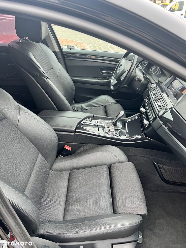BMW Seria 5 525d xDrive - 30