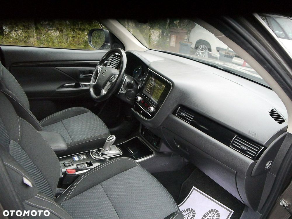 Mitsubishi Outlander - 26