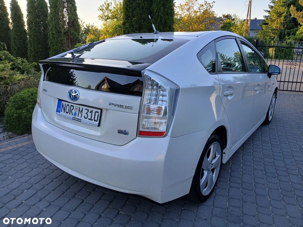 Toyota Prius (Hybrid) Executive - 14