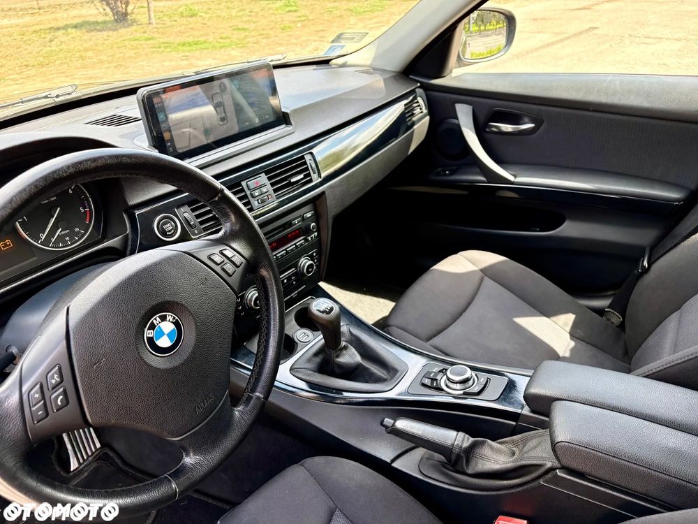 BMW Seria 3 318d - 12