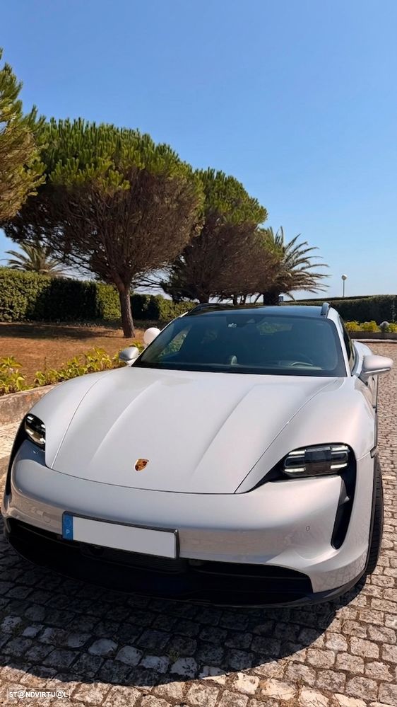 Porsche Taycan Cross Turismo 4 - 5