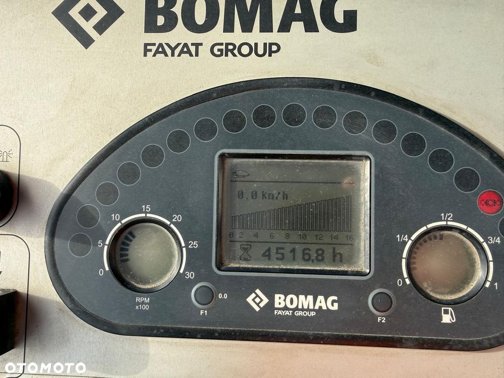 Bomag BF 300 C - 33
