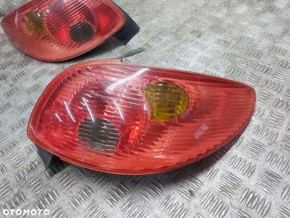 LAMPA LEWY TYŁ + PRAWY TYŁ PEUGEOT 206 I LIFT HB 5D - 2