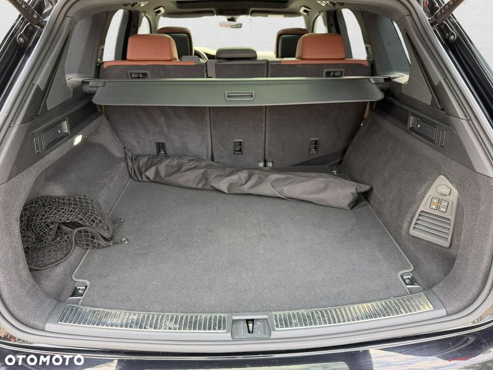 Volkswagen Touareg - 13