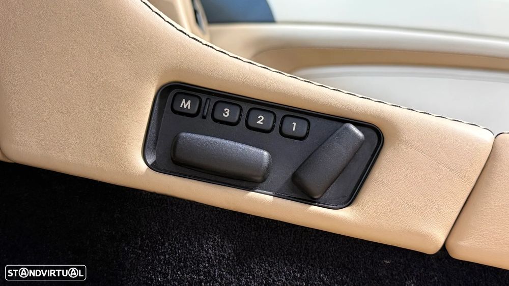 Aston Martin Vantage Roadster V8 Sportshift - 32