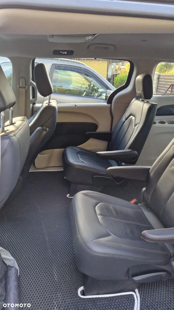 Chrysler Pacifica - 10