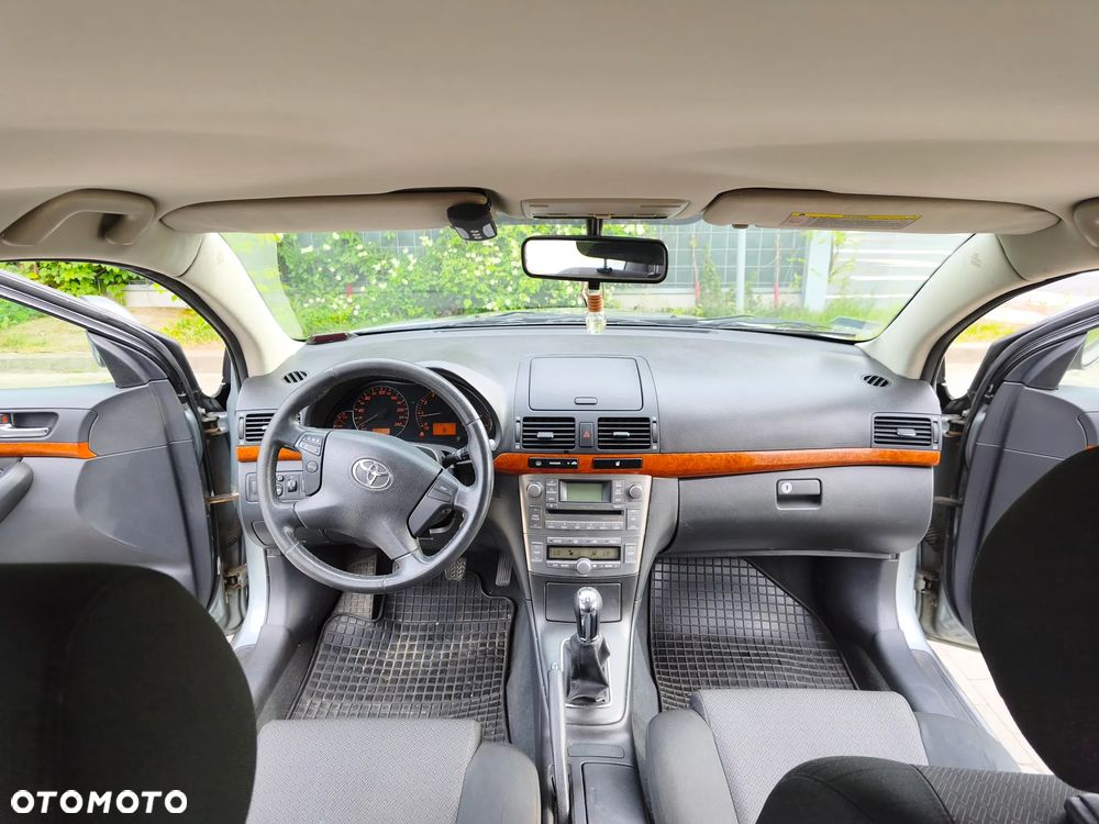 Toyota Avensis 1.8 VVT-i Luna - 16