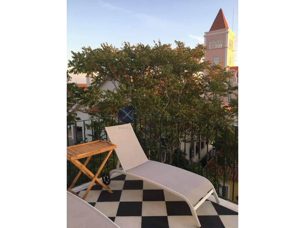 Apartamento T2 para arrendamento no Estoril, junto à praia da Azaru... - Grande imagem: 2/19