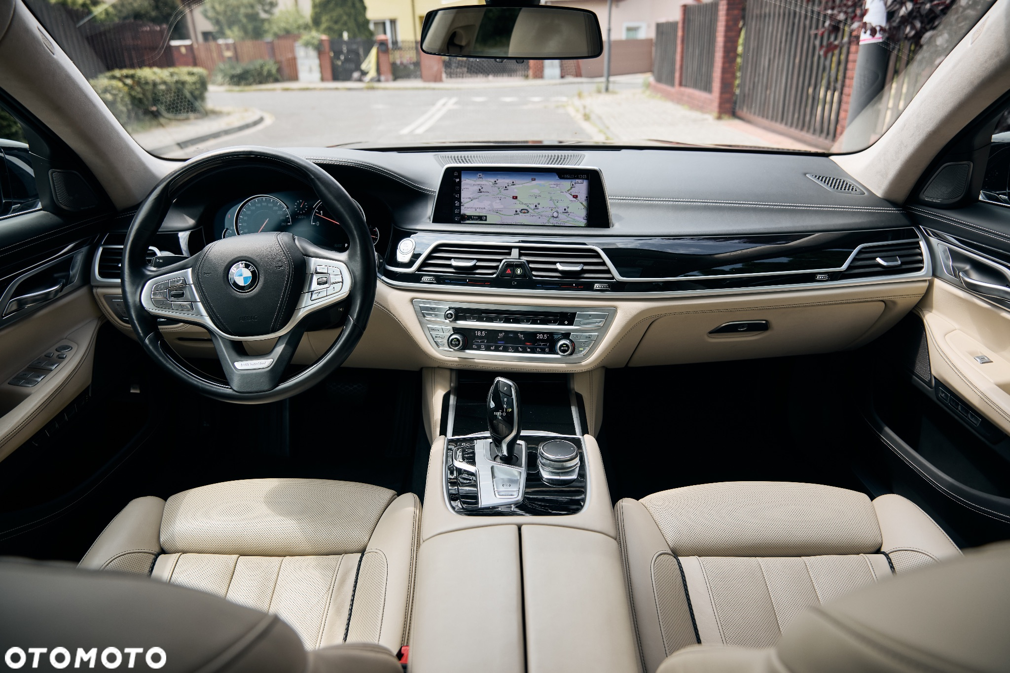 BMW Seria 7 750i xDrive - 16