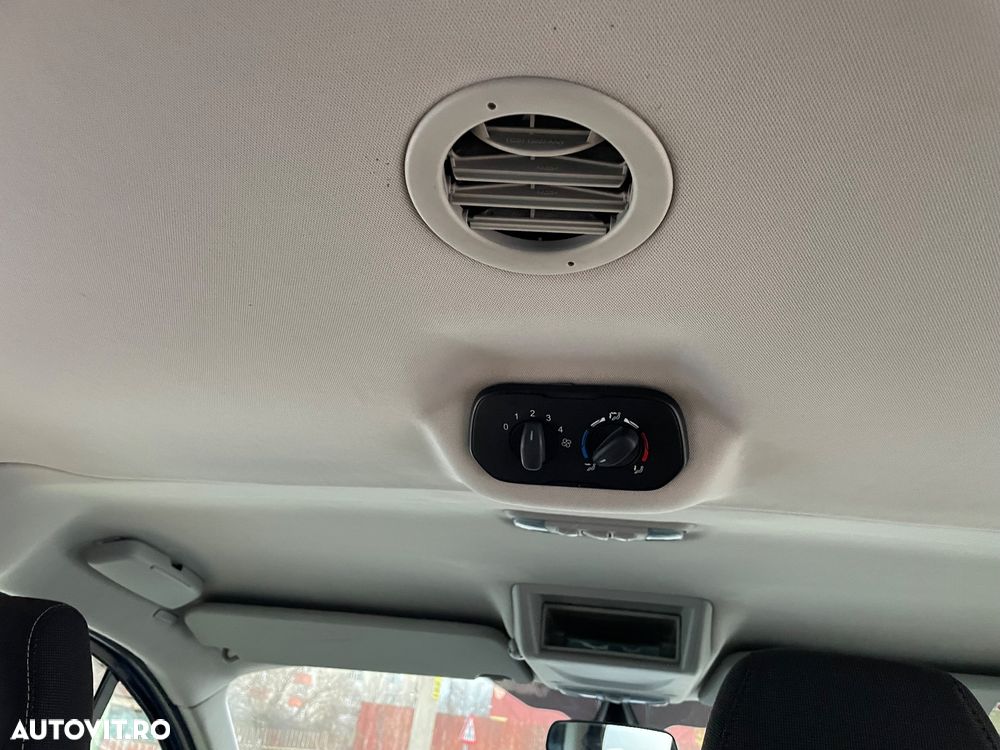 Ford Tourneo Custom 300 L1H1 VA Titanium - 18