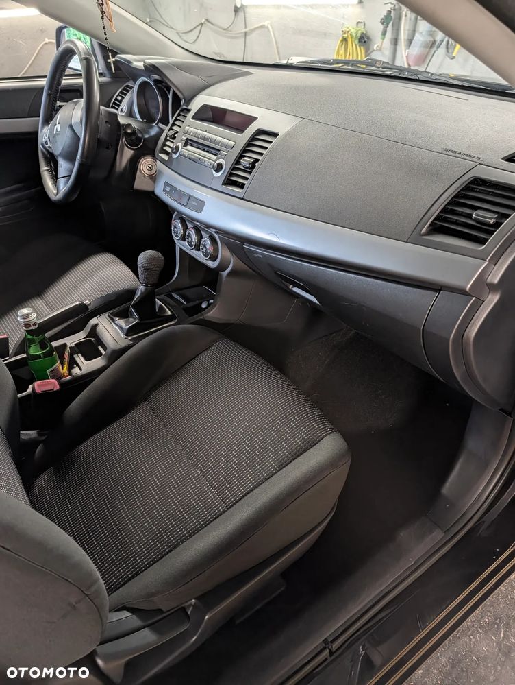 Mitsubishi Lancer 1.6 Invite - 6